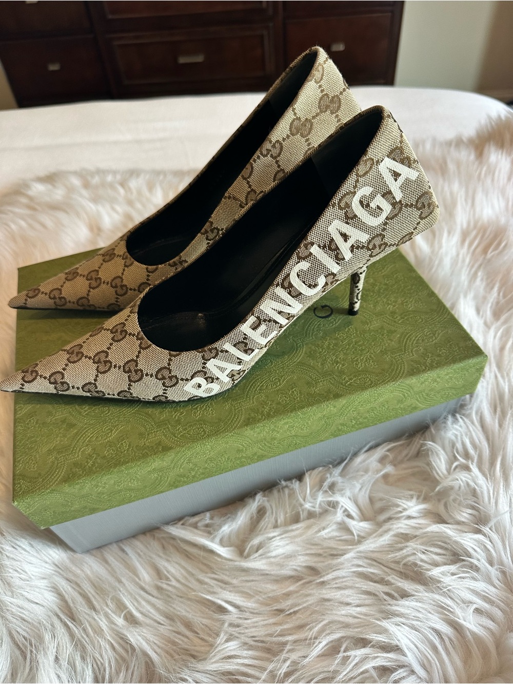 Gucci Beige Monogram Pointed Toe Stiletto Heels 85mm. 40.5/10.5 size. - Picture 7 of 11